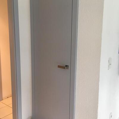 Zimmertüre von Brüchert und Kerner mit eingefrästen Beschlägen sowie Tecktus Bänder auf Kunden Wunsch in RAL Lackiert in Köln Rommerskirchen.Türen